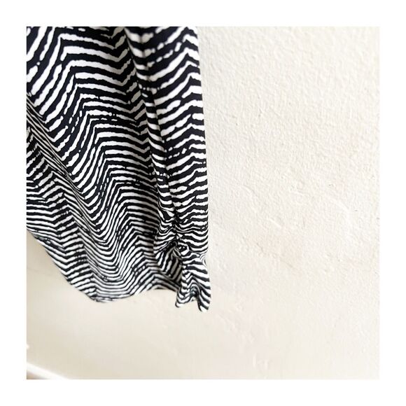 Chico’s Chevron Print Pant Size 2/Large Skimmer Black White Cropped Ankle Pant - Picture 7 of 9